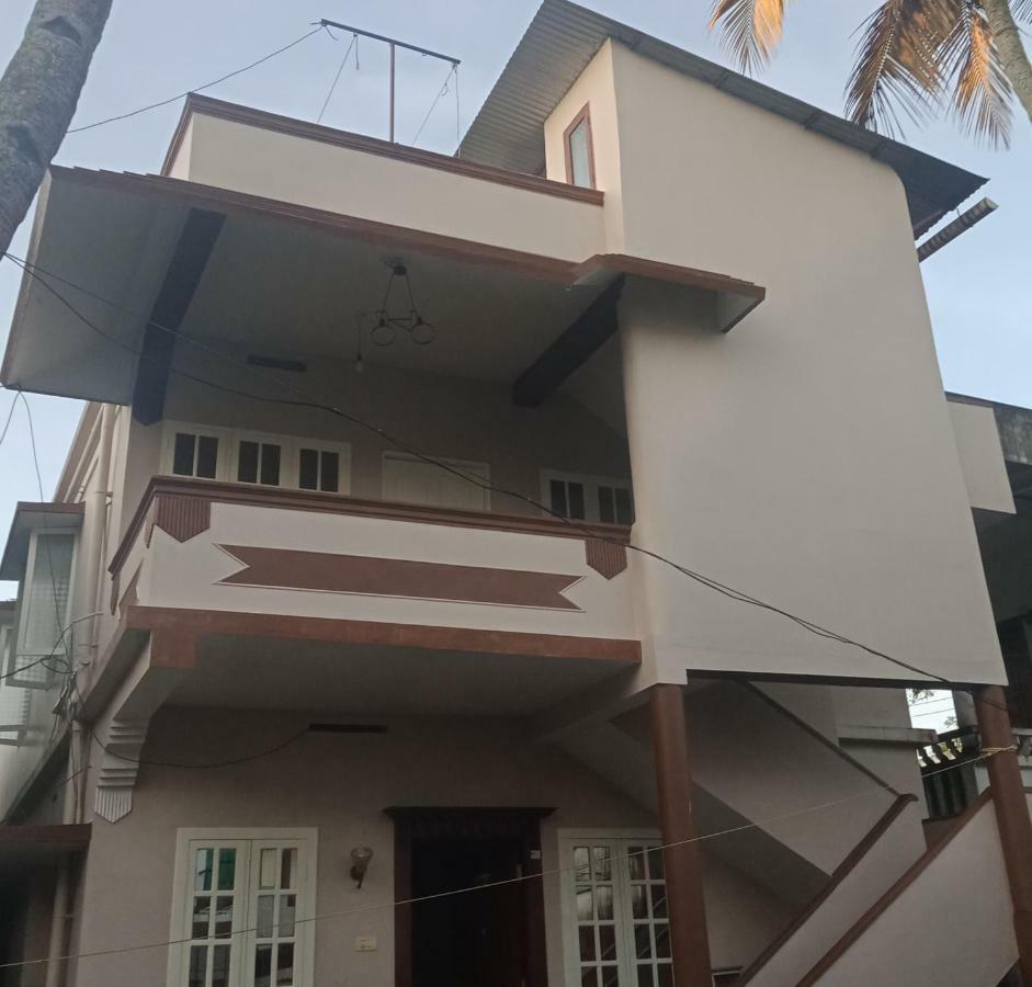 Frangipani Holiday Home Fort Kochi Luaran gambar